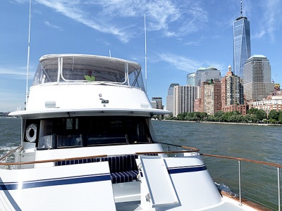 Manhattan Yacht 79 bow aft